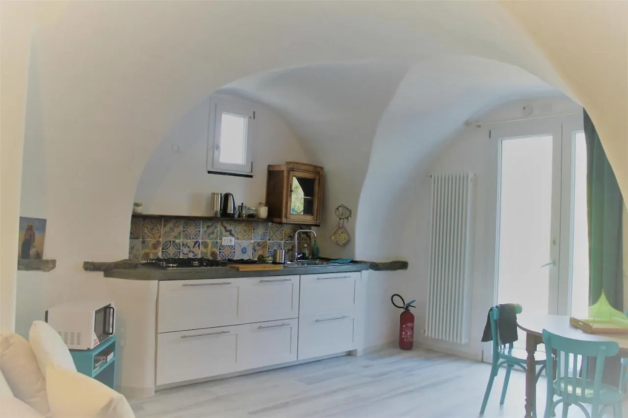 Antica Casa Del Canto Iara - Private Parking Calice Ligure 0*,  Italy