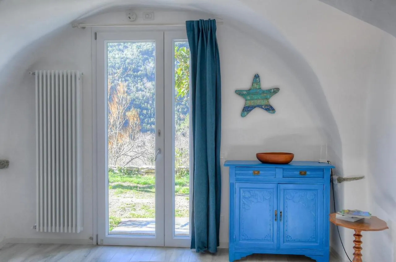 Antica Casa Del Canto Iara - Private Parking Calice Ligure Italy