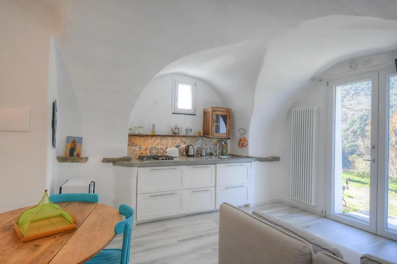 Antica Casa Del Canto Iara - Private Parking Calice Ligure 0*,  Italy
