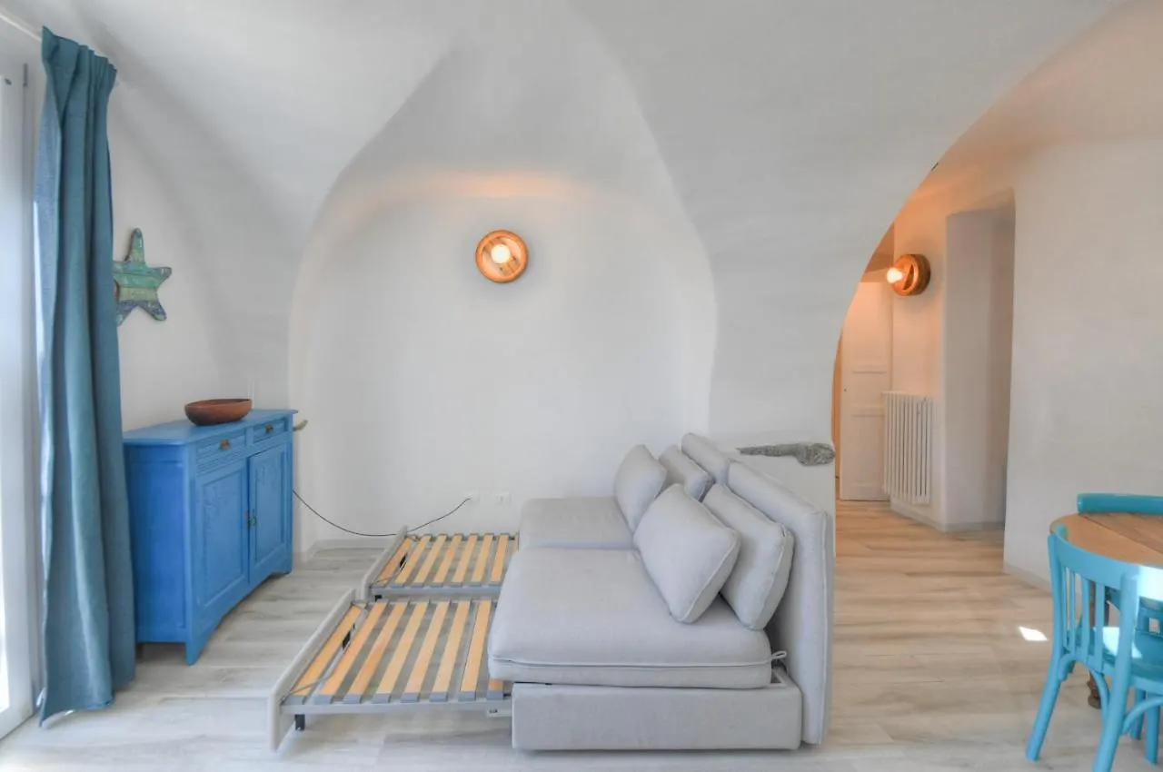 Antica Casa Del Canto Iara - Private Parking Calice Ligure Italy