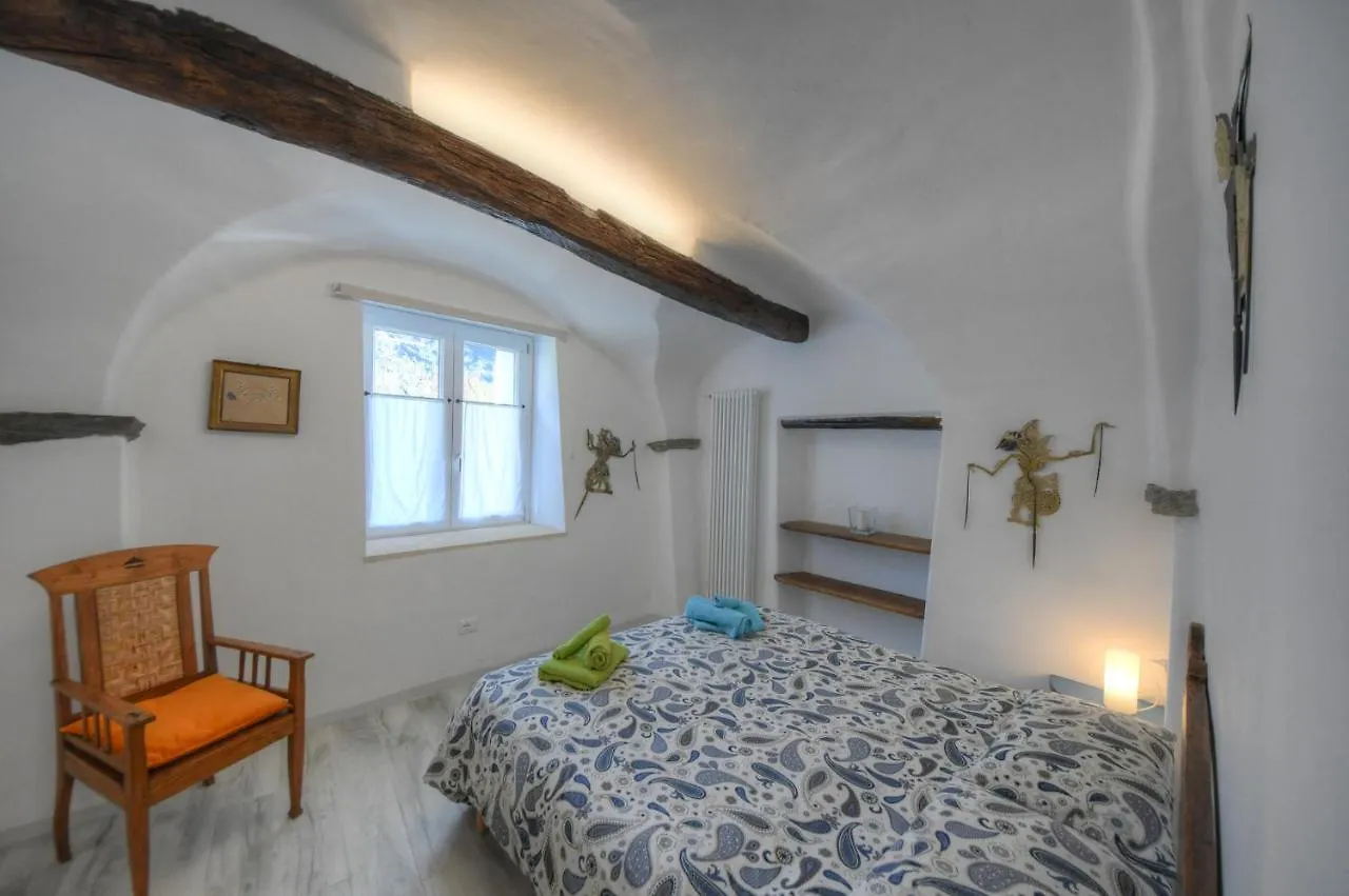 Antica Casa Del Canto Iara - Private Parking Calice Ligure Italy